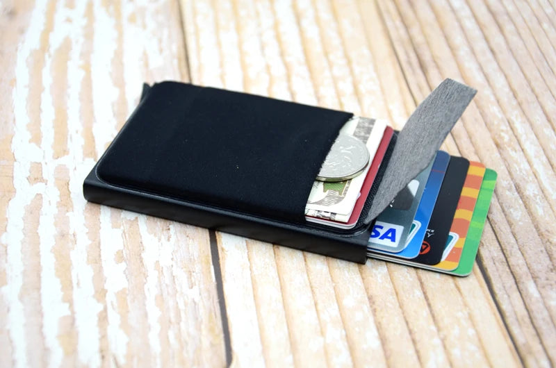Porte‑Cartes RFID en Aluminium – Mécanisme Pop‑Up Automatique et Pochette Élastique