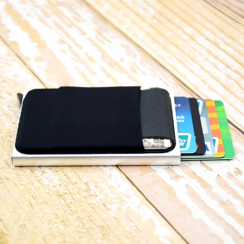 Porte‑Cartes RFID en Aluminium – Mécanisme Pop‑Up Automatique et Pochette Élastique