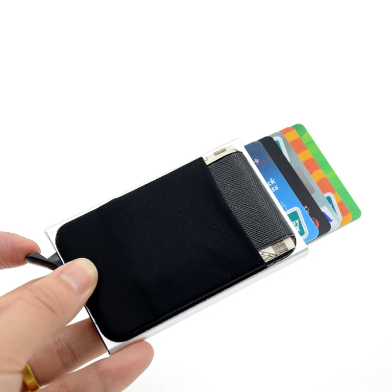 Porte‑Cartes RFID en Aluminium – Mécanisme Pop‑Up Automatique et Pochette Élastique